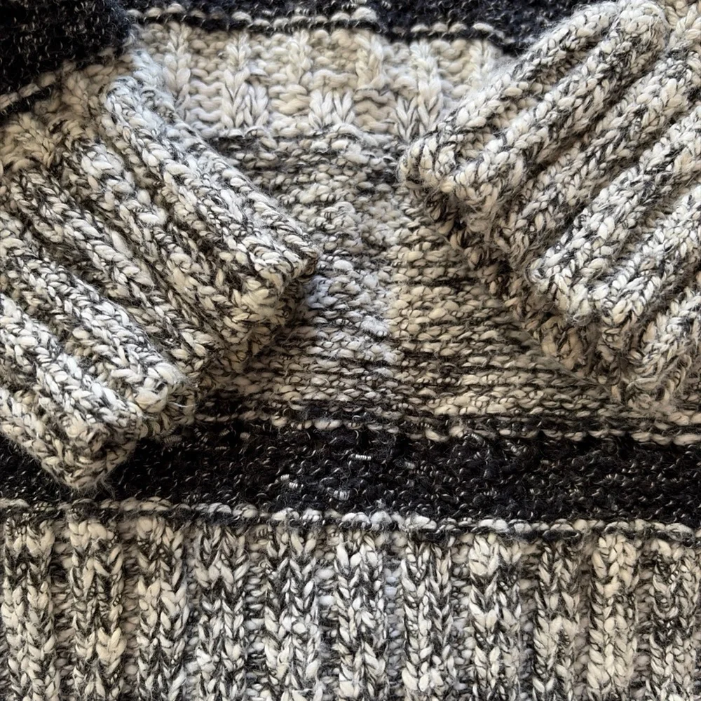 Abercrombie Cardigan Sweater Women Knit Boyfriend Pockets M Striped Black Gray V